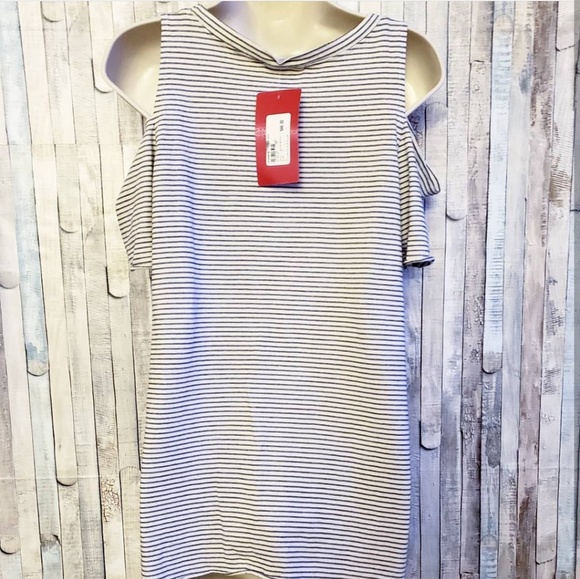 NWT L.A. Made B&W striped cold shoulder tee - Picture 4 of 4